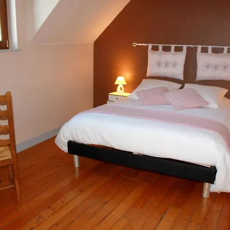 Villa With 5 Bedrooms In Monthois With Private Pool Enclosed Garden And Wifi וילה *